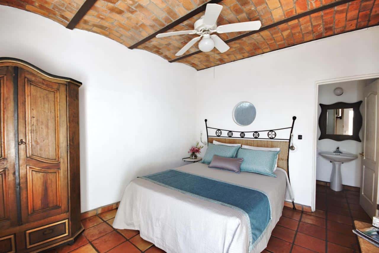 bed room of Los Milagros Hotel