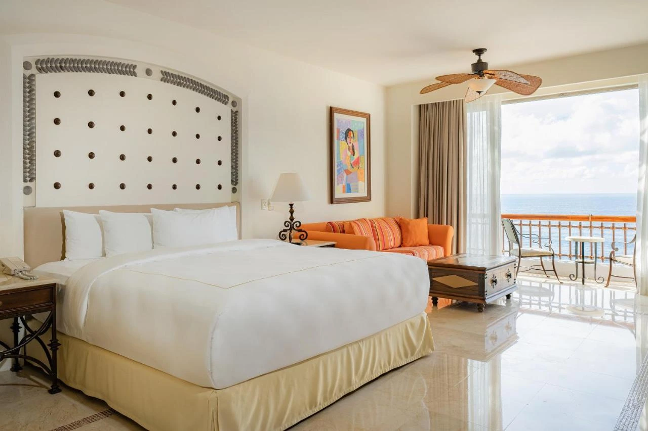 luxurious bed room at Marquis Los Cabos